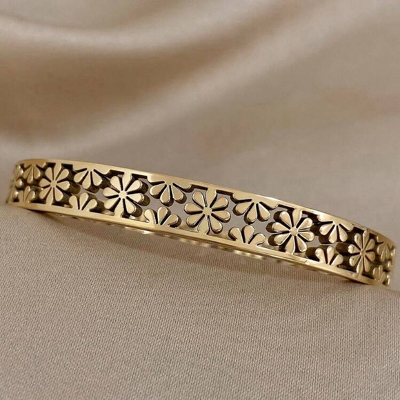 Petite Flower Cuff bracelet - Picture 3 of 4